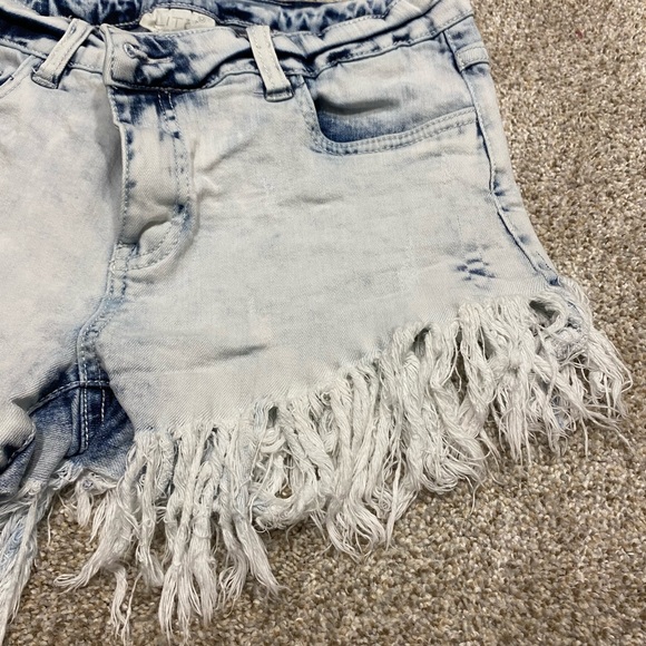 Extra Frayed Hem Shorts - Picture 2 of 4
